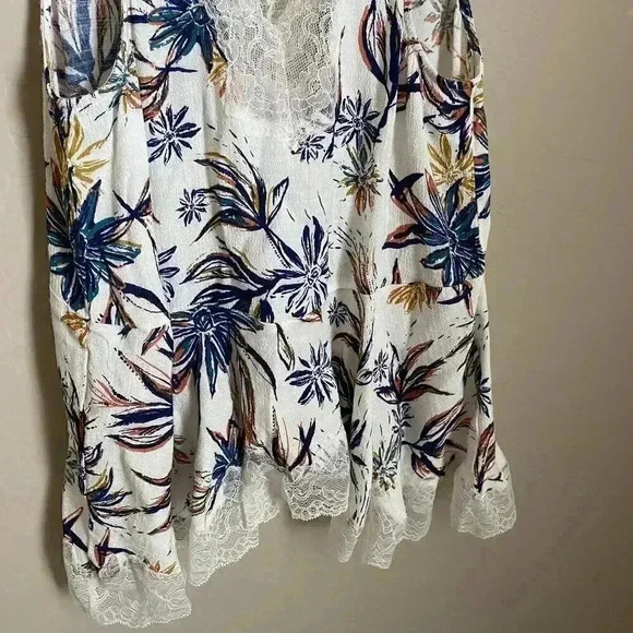 Free People Bell Flower Double-V Tunic Size Medium - Picture 5 of 11